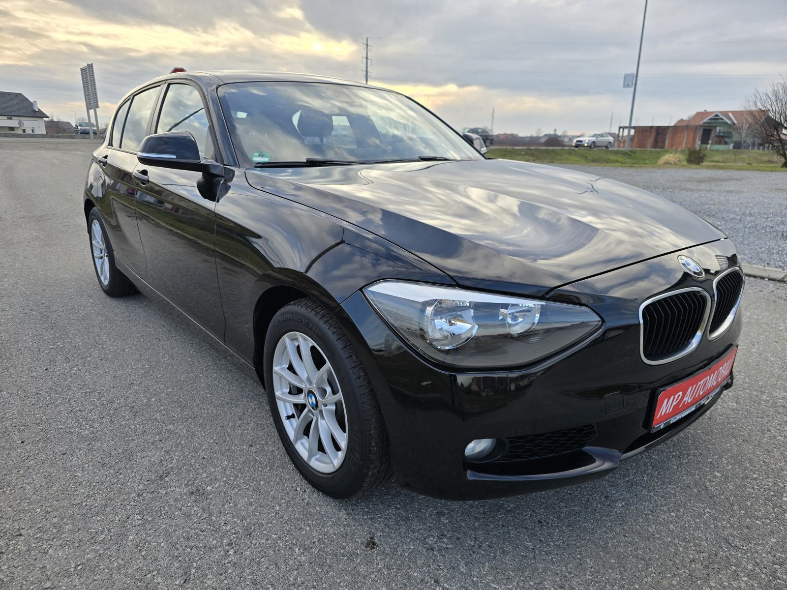 BMW 116d-2012god.mod-NAVIGACIJA-climatronic,176tkm,alu,6brzina,KARTICE, fotografija 4