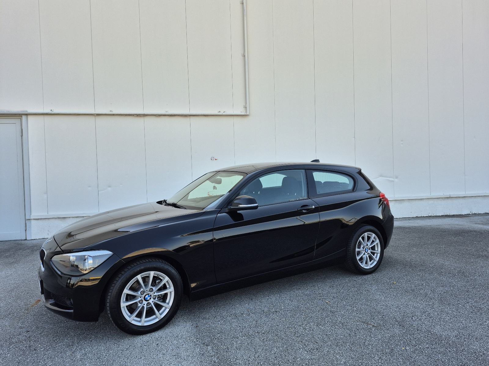 BMW 116d 6 brzina,Klima-automatska,navigacija, senzori,grijanje sjedal, fotografija 2