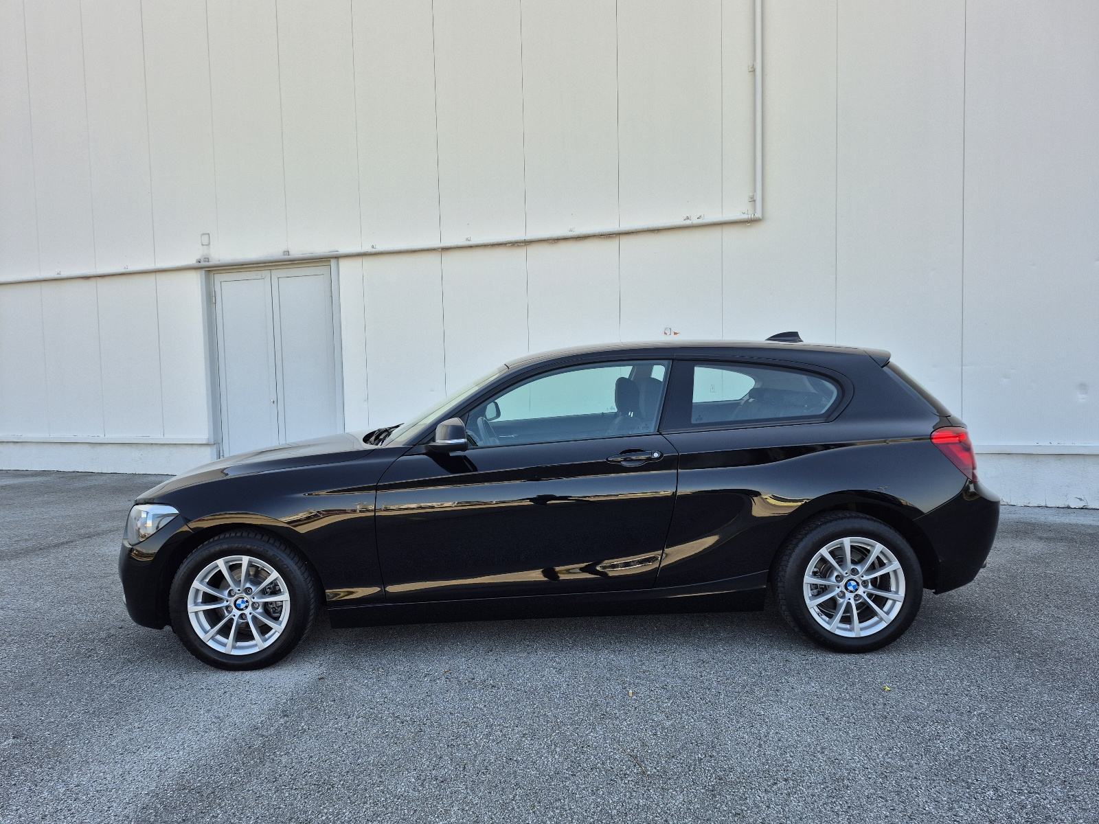 BMW 116d 6 brzina,Klima-automatska,navigacija, senzori,grijanje sjedal, fotografija 3