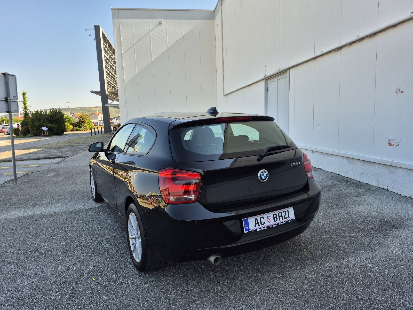 BMW 116d 6 brzina,Klima-automatska,navigacija, senzori,grijanje sjedal, fotografija 6