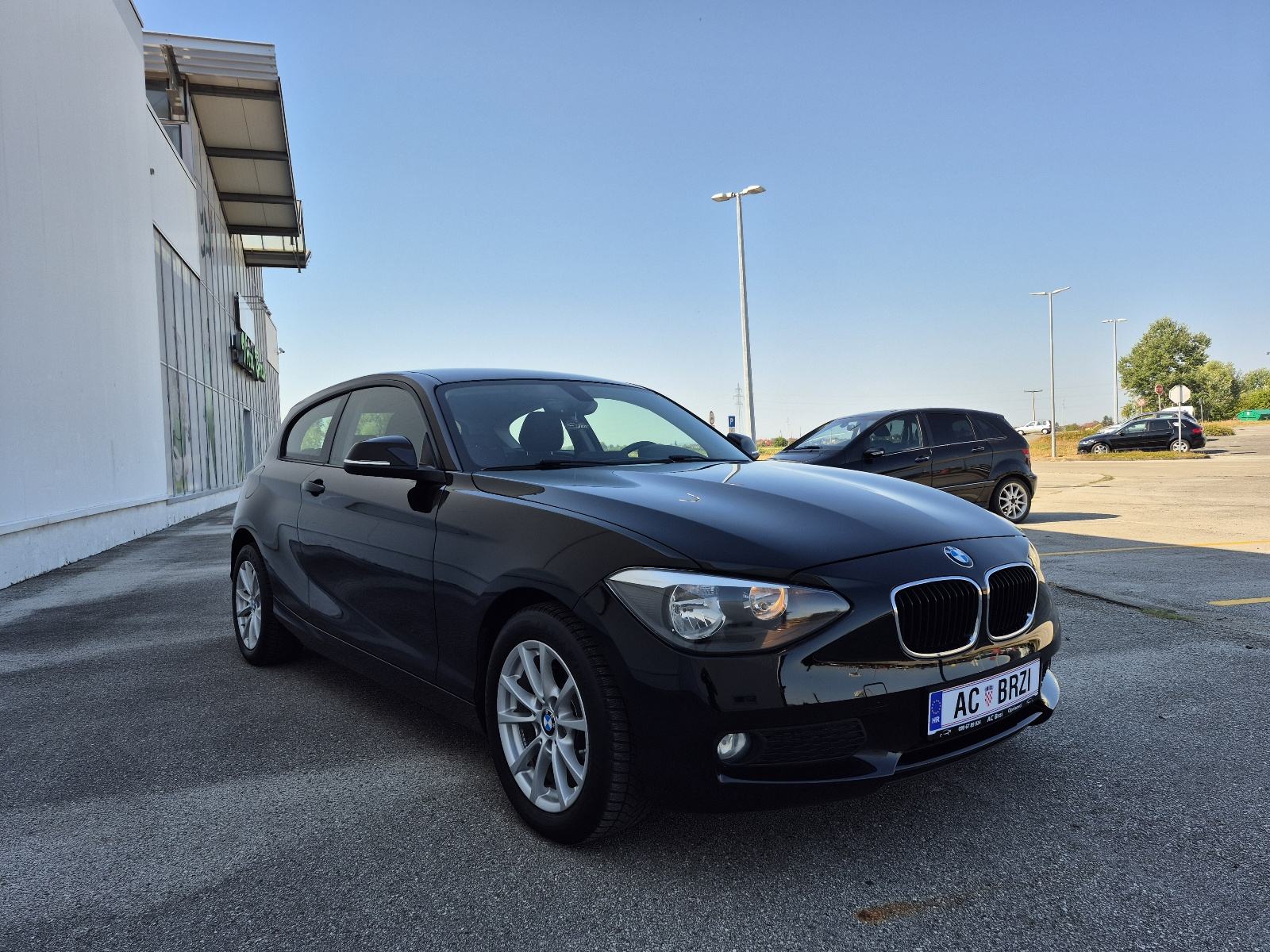 BMW 116d 6 brzina,Klima-automatska,navigacija, senzori,grijanje sjedal, fotografija 12