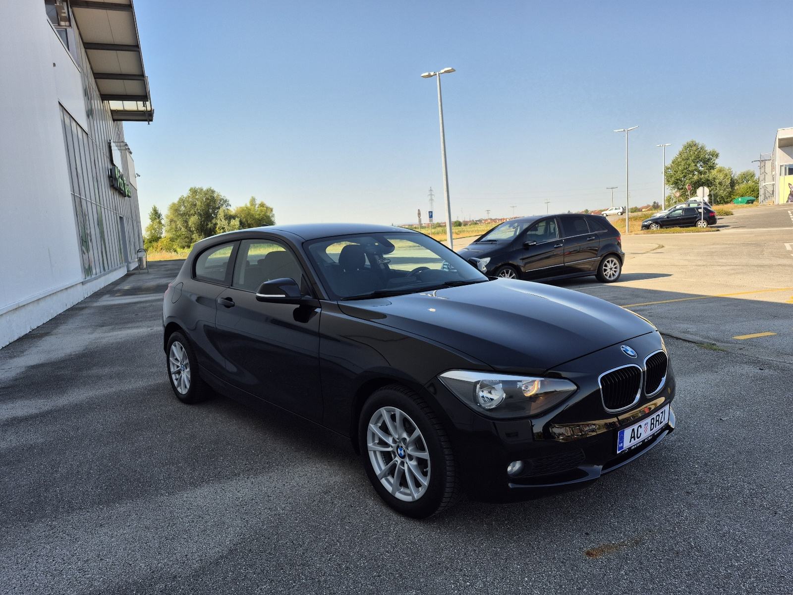 BMW 116d 6 brzina,Klima-automatska,navigacija, senzori,grijanje sjedal, fotografija 11
