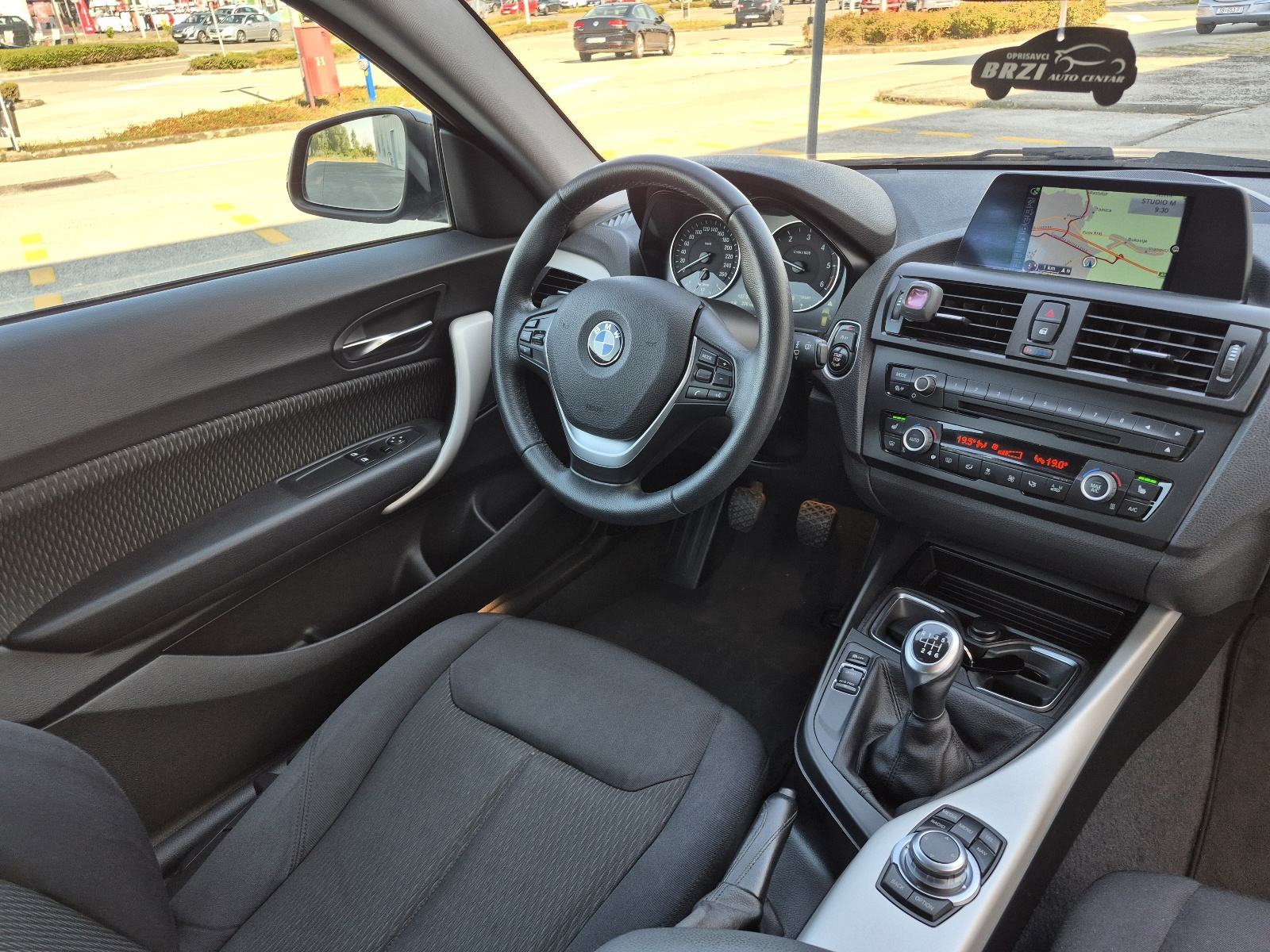 BMW 116d 6 brzina,Klima-automatska,navigacija, senzori,grijanje sjedal, fotografija 17