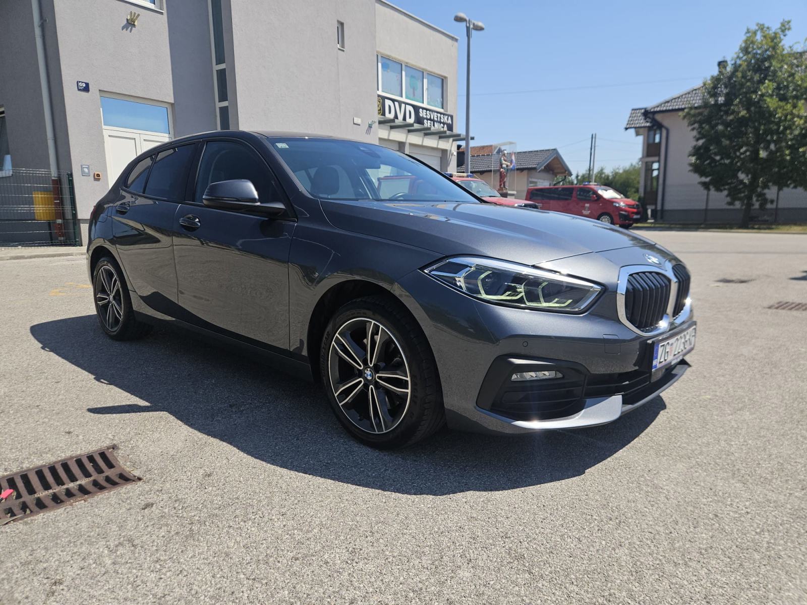 BMW 116D AUTOMATIK 2021. *SAMO 33, 000KM* REG 9/2027., fotografija 2