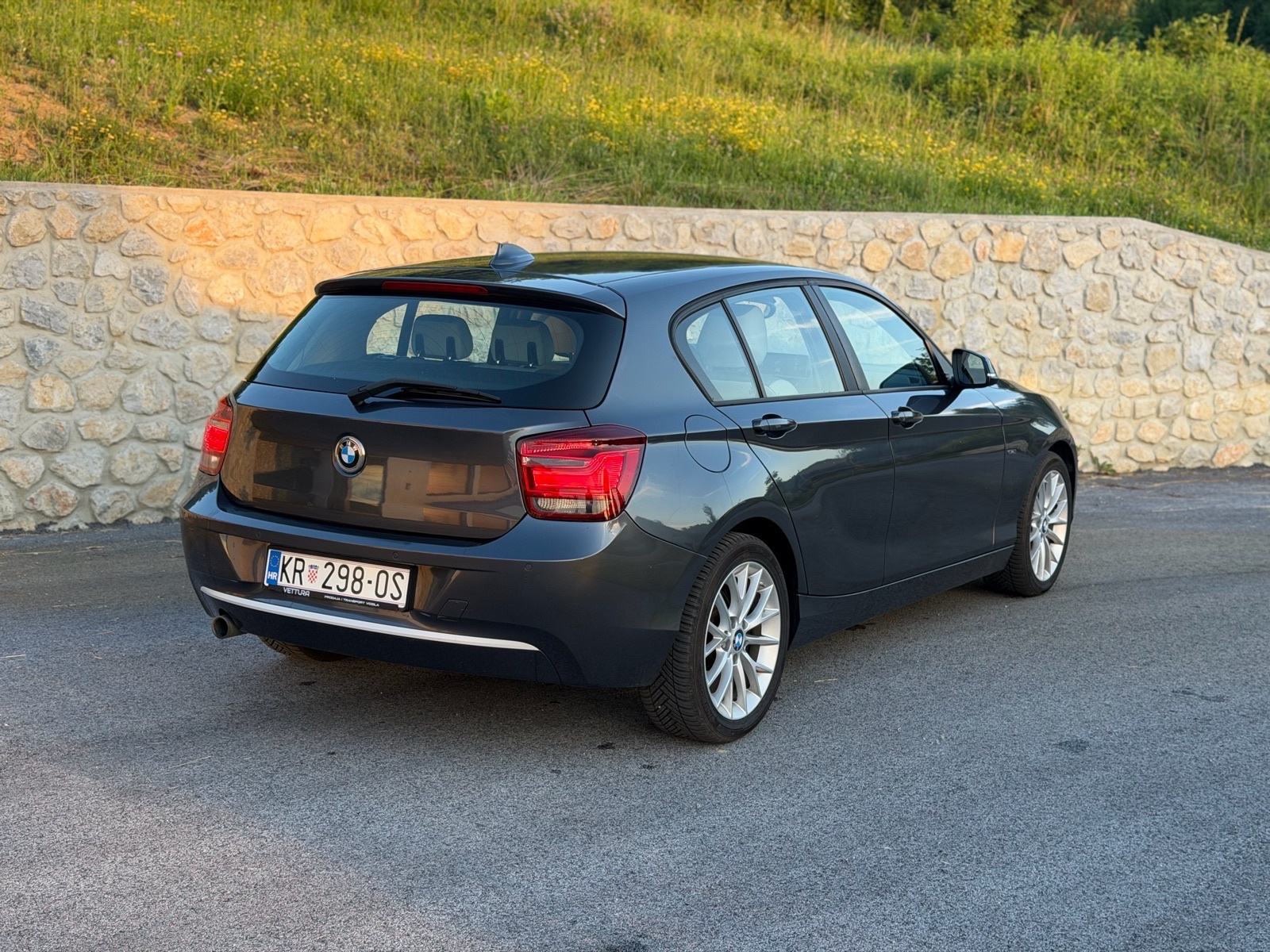 BMW 118d • Automatik • Bixenon • Navigacija • Registriran, fotografija 5