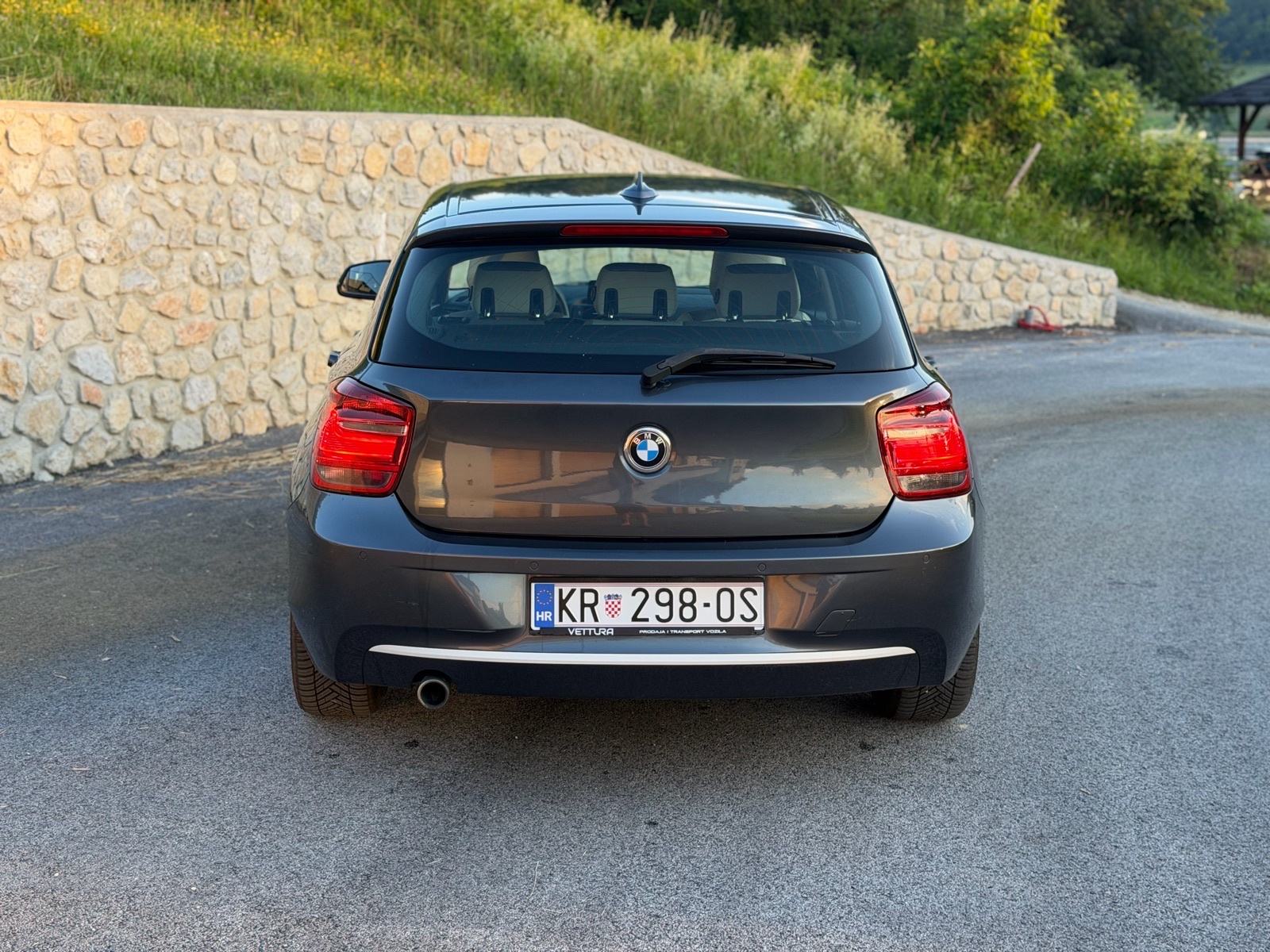 BMW 118d • Automatik • Bixenon • Navigacija • Registriran, fotografija 7