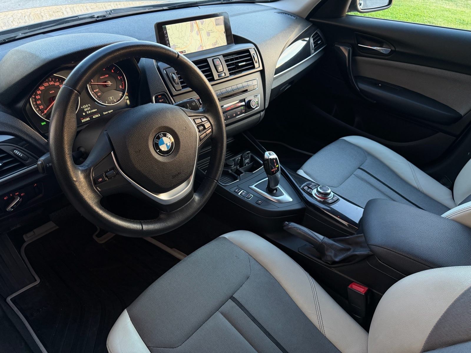 BMW 118d • Automatik • Bixenon • Navigacija • Registriran, fotografija 8