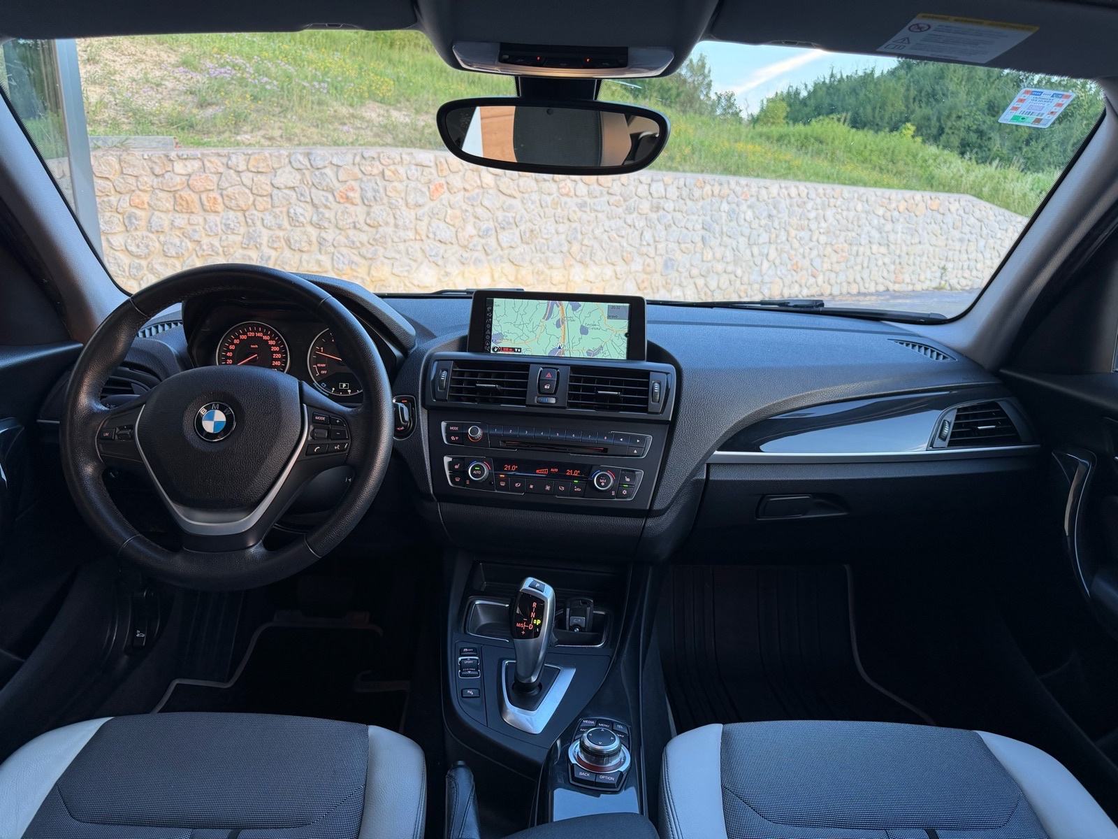 BMW 118d • Automatik • Bixenon • Navigacija • Registriran, fotografija 13