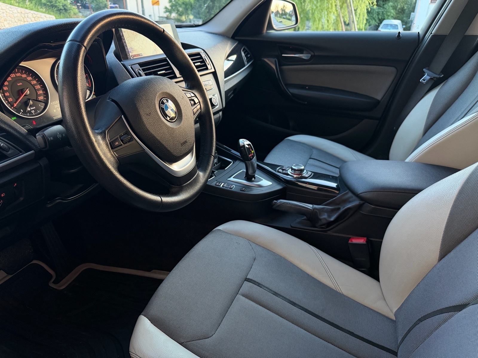BMW 118d • Automatik • Bixenon • Navigacija • Registriran, fotografija 9