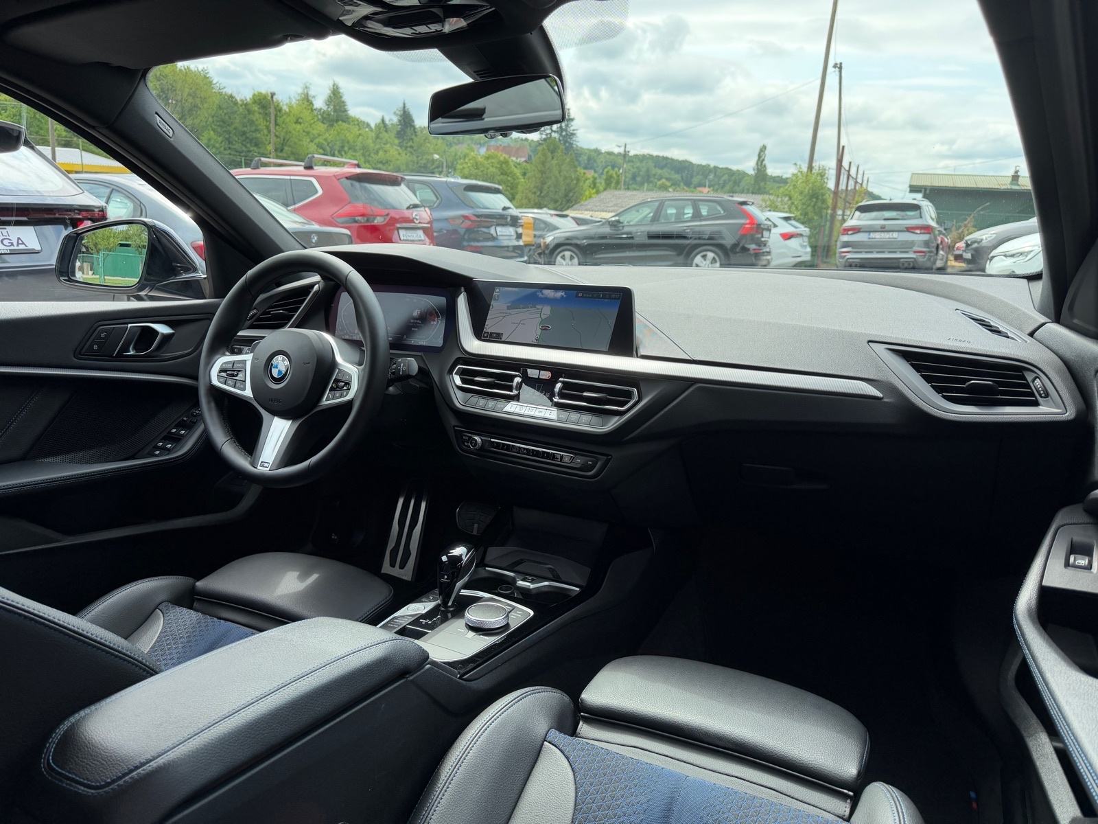 BMW 118d M-Paket AUTOMATIK,JAMSTVO,LIVE COCKPIT,KAMERA,LED,U PDV-U!, fotografija 5