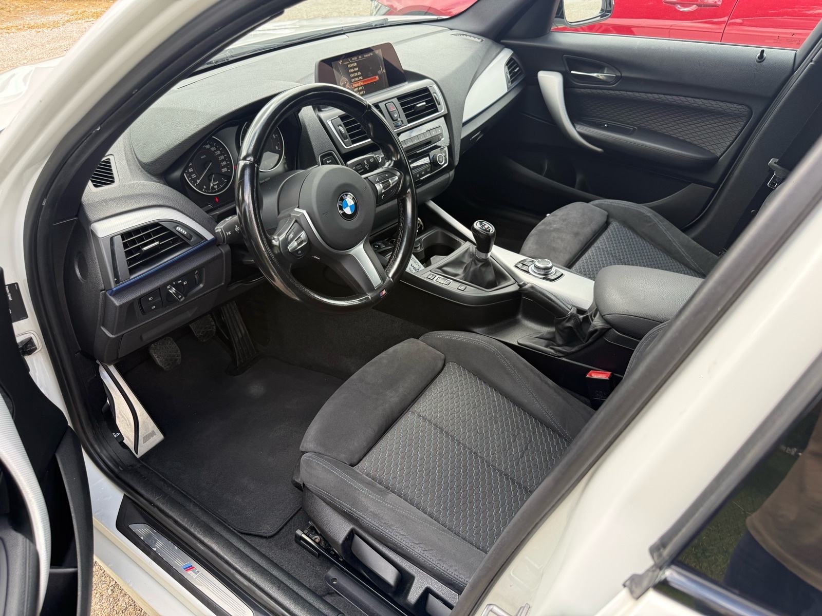 BMW 118d M PAKET-FULL-KAMERA-NAVI-LED-TEMP-NEMA 5%, fotografija 10