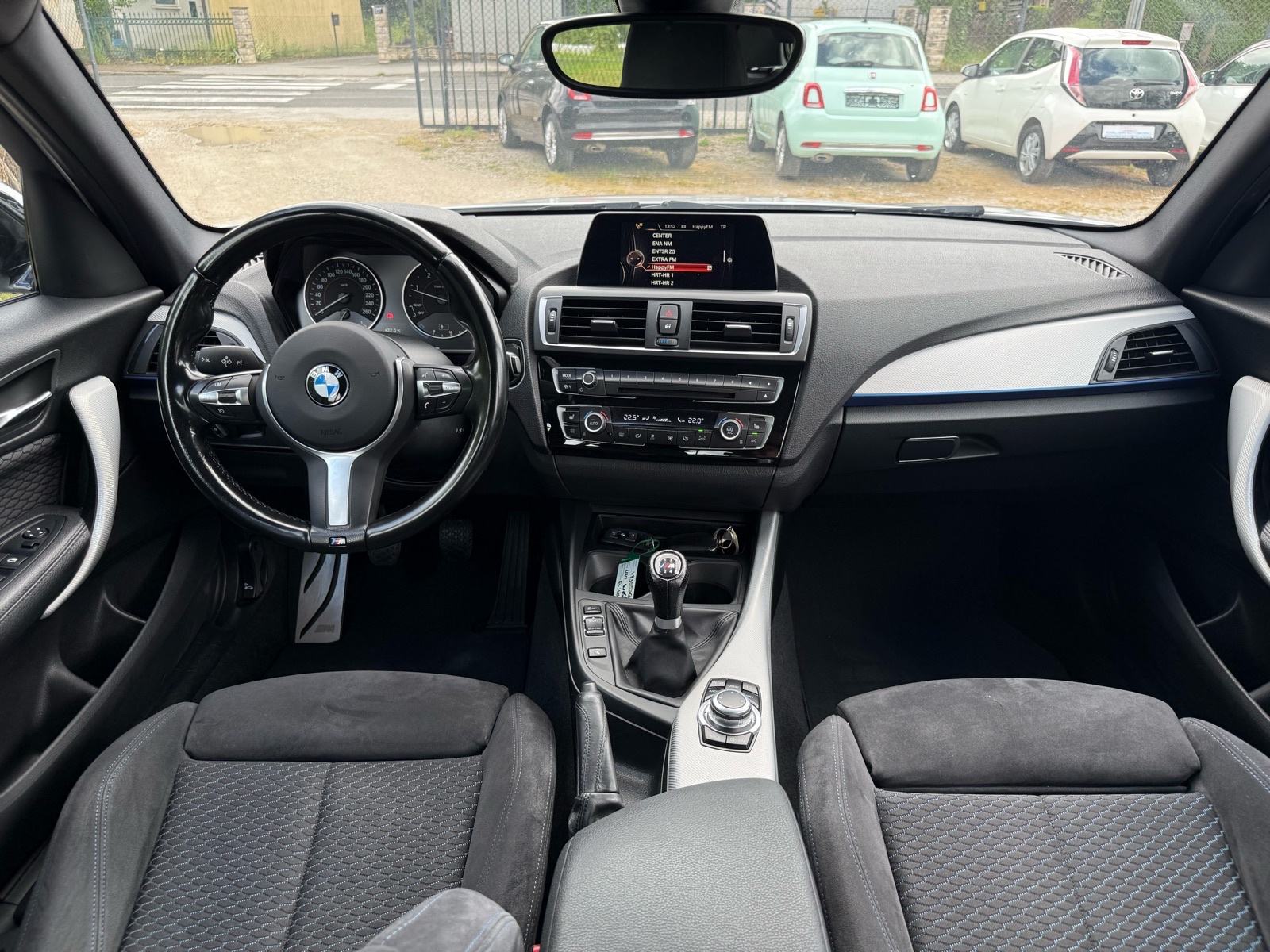 BMW 118d M PAKET-FULL-KAMERA-NAVI-LED-TEMP-NEMA 5%, fotografija 16