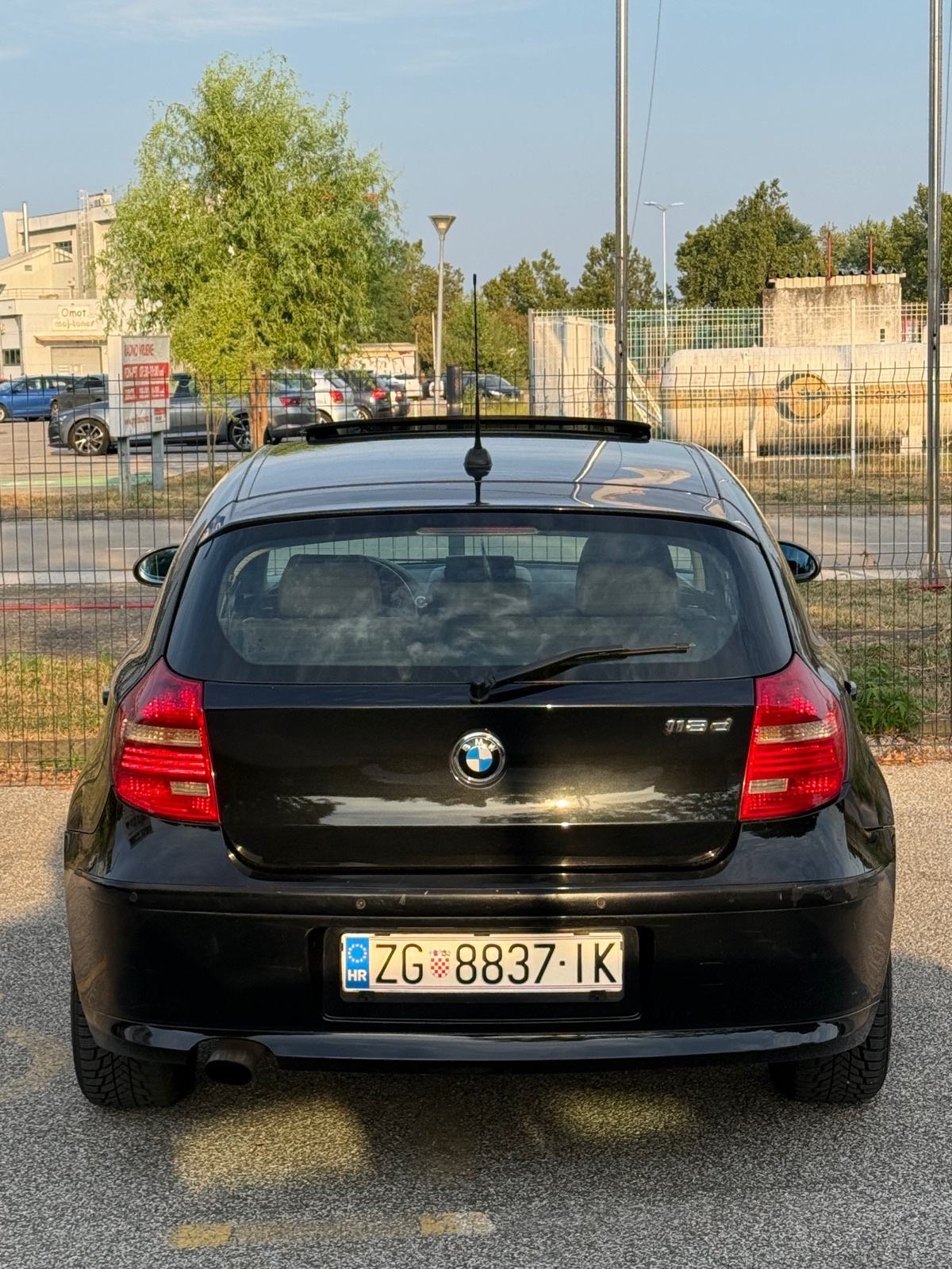 BMW 118d • REGISTRIRAN | NAVI | ŠIBER, pogled izvana - slika 5