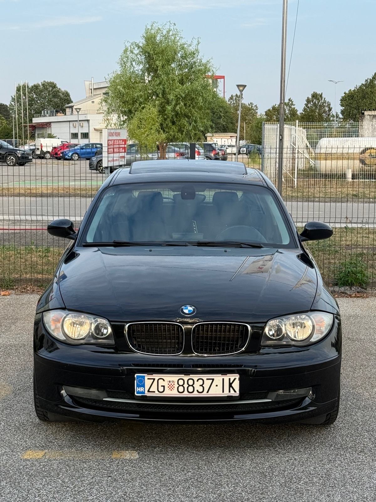 BMW 118d • REGISTRIRAN | NAVI | ŠIBER, pogled izvana - slika 2