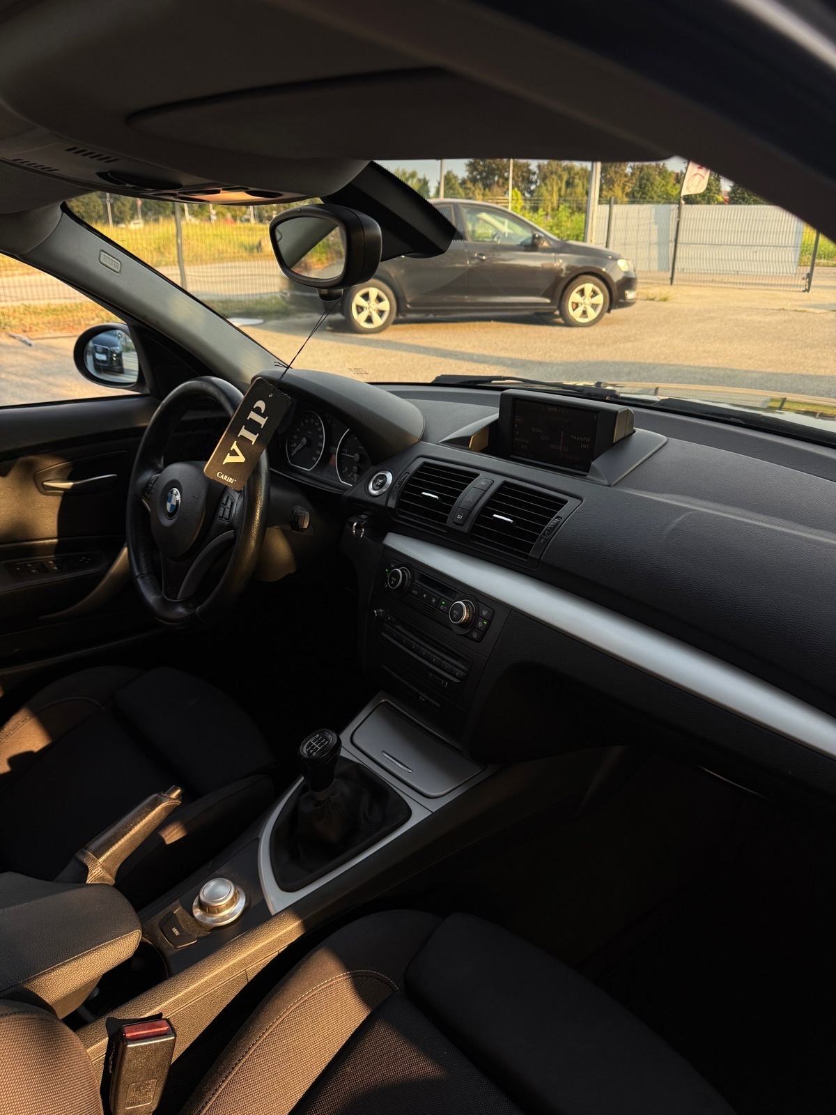 BMW 118d • REGISTRIRAN | NAVI | ŠIBER, fotografija 9