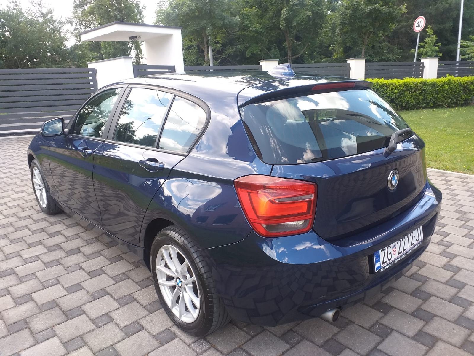 BMW 118d Xenon - automatska klima, fotografija 4