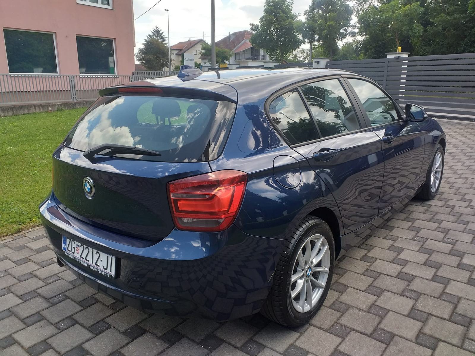 BMW 118d Xenon - automatska klima, fotografija 3