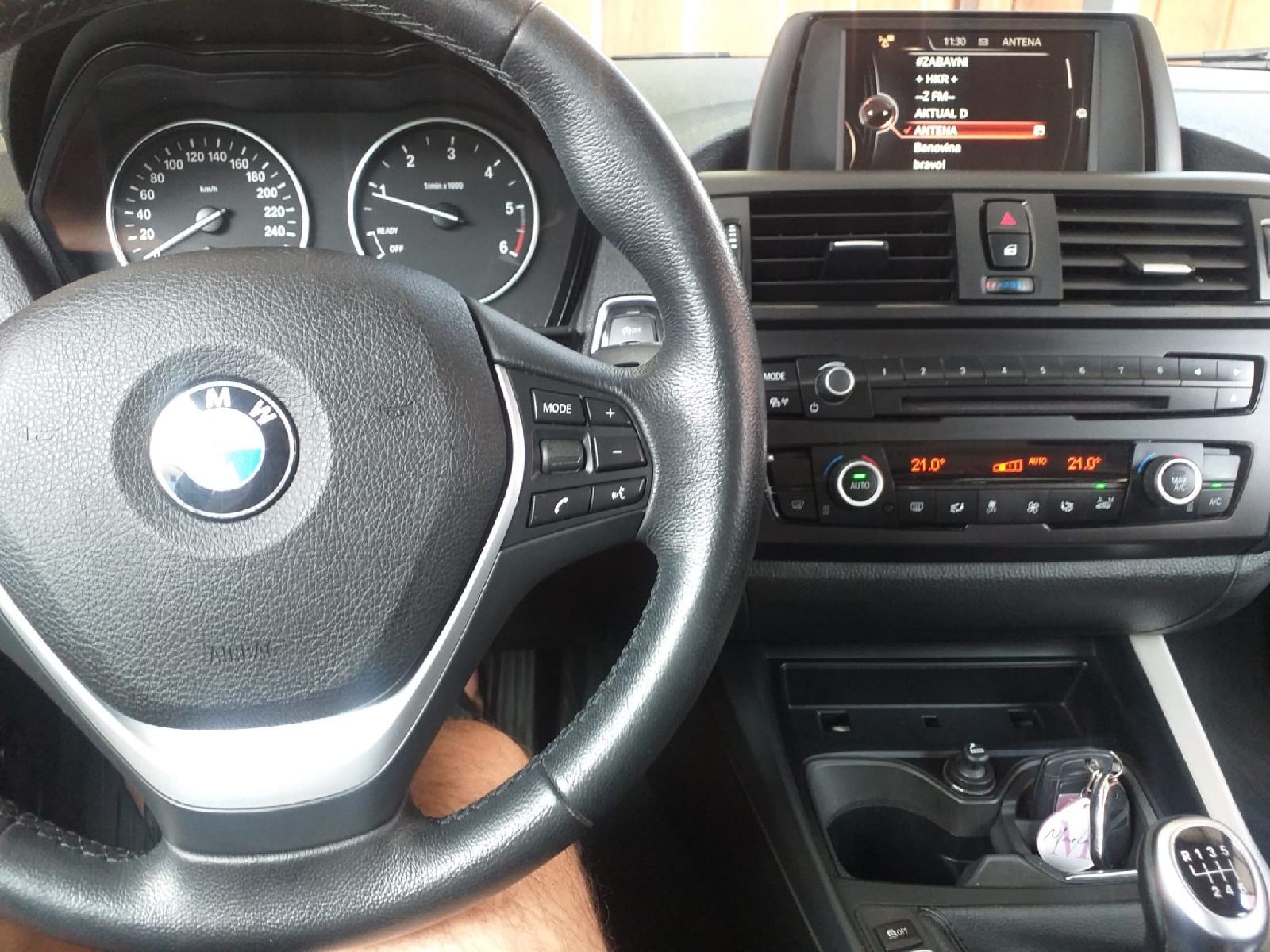 BMW 118d Xenon - automatska klima, fotografija 14