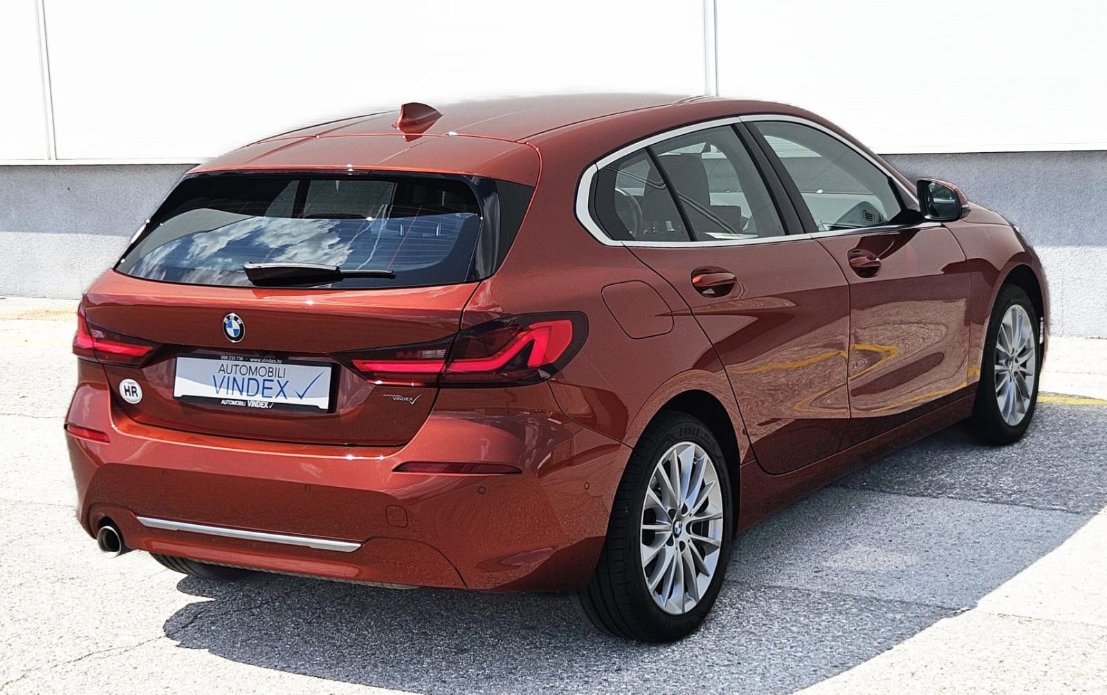 BMW 118i automatik Luxuri Line 52000 km, fotografija 4