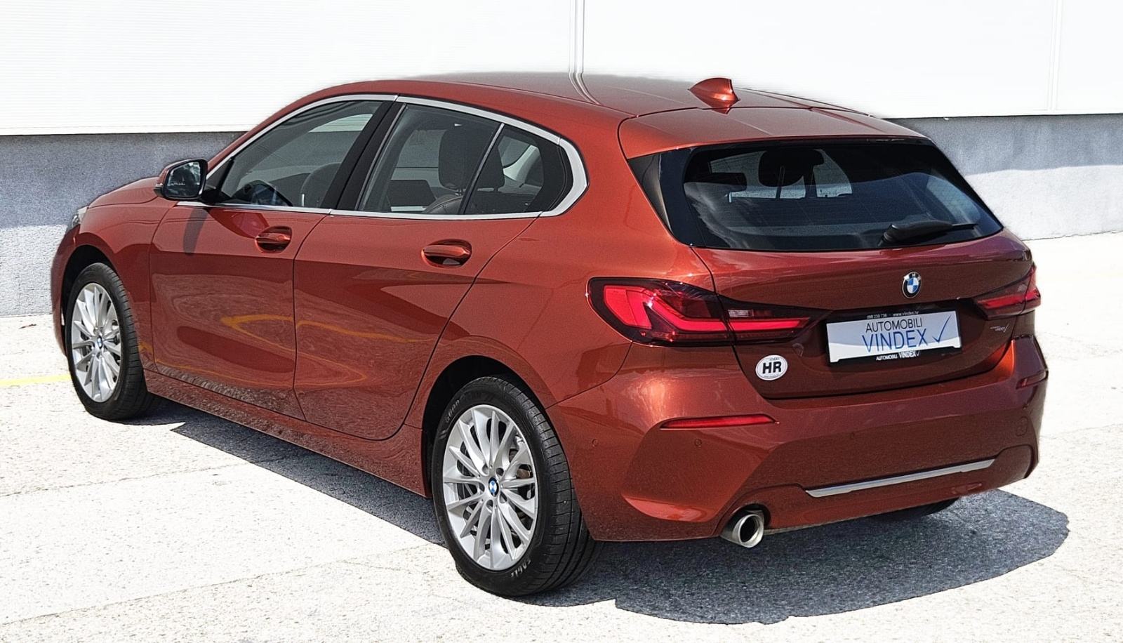 BMW 118i automatik Luxuri Line 52000 km, fotografija 6