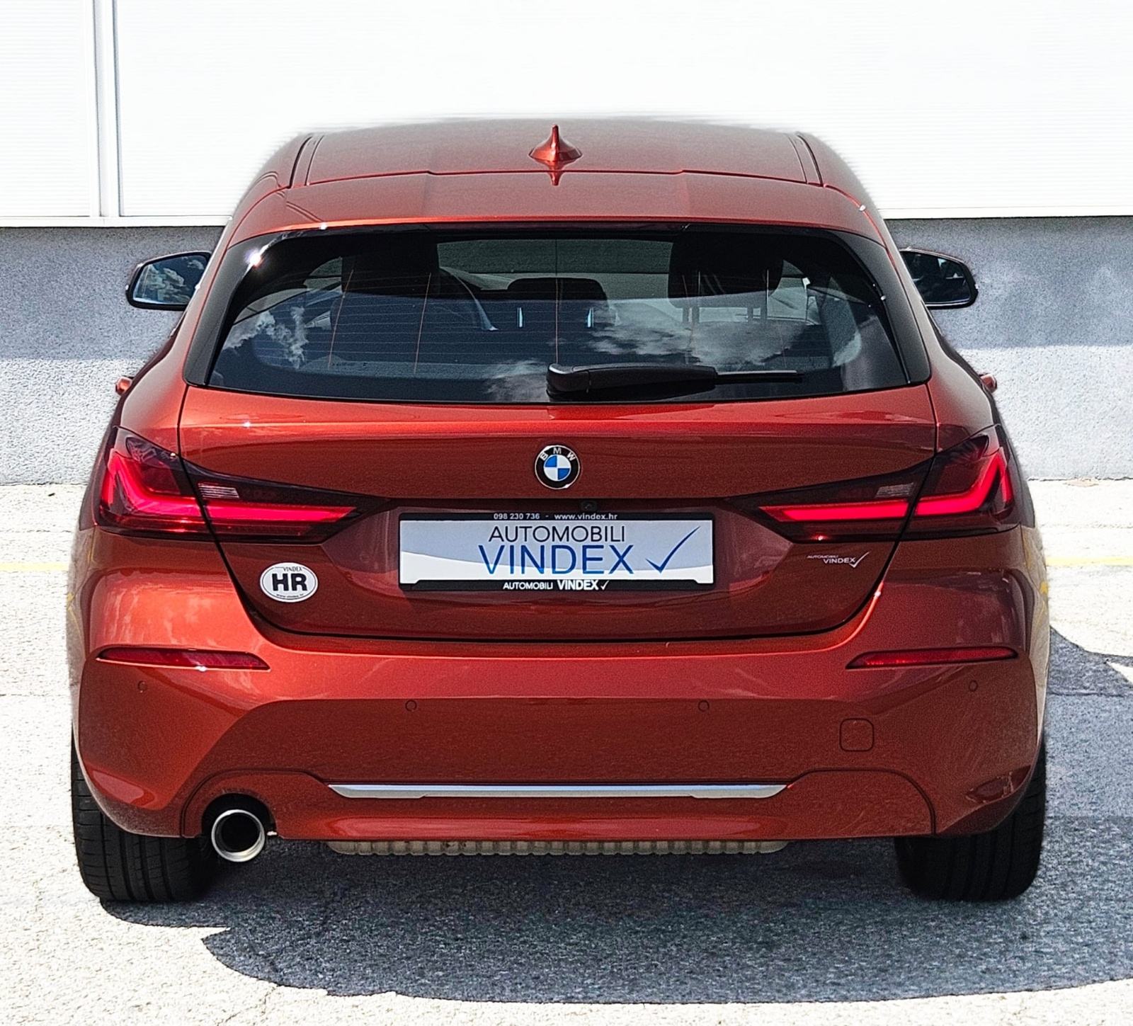 BMW 118i automatik Luxuri Line 52000 km, fotografija 5