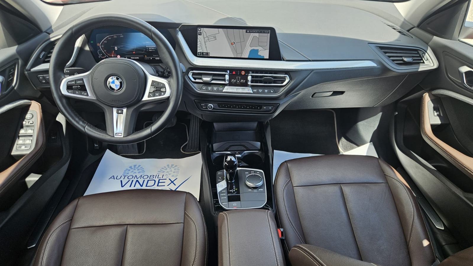 BMW 118i automatik Luxuri Line 52000 km, fotografija 7