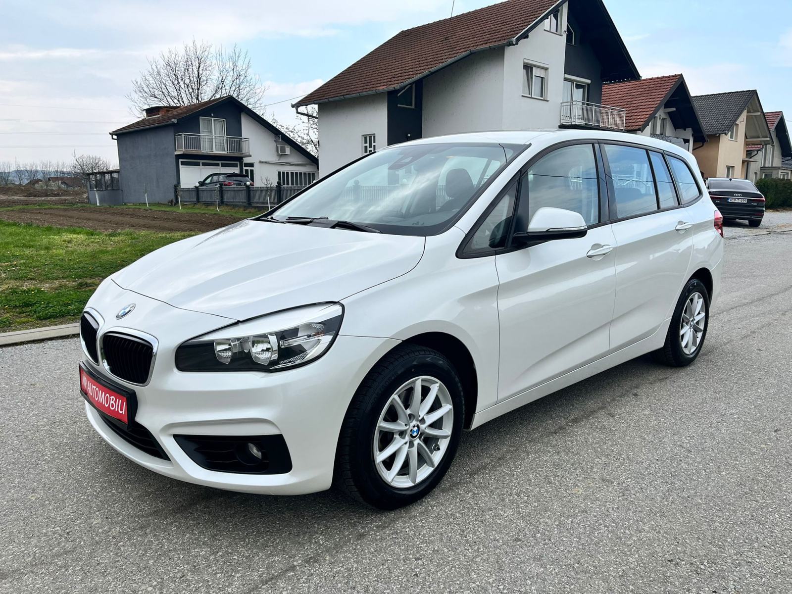 BMW 2 Gran Tourer 216d-2017gd.md-NAVIGAVIJA-7sjedala,rg.04/2027,KARTIC, fotografija 1