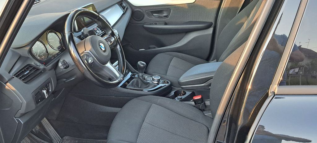 BMW 218d Active Tourer Advantage, fotografija 13