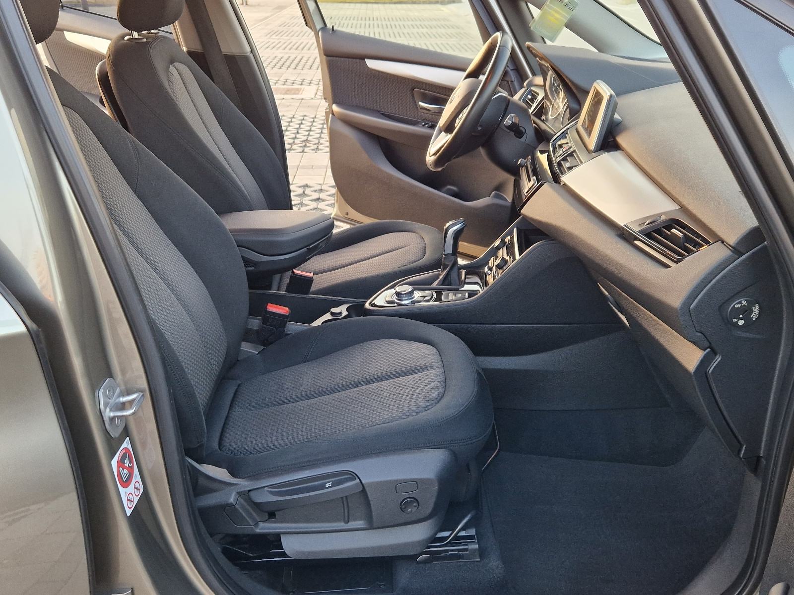 BMW 218D ACTIVE TOURER- *ORIGINAL STANJE-SERVISNA KNJIGA-REG.03/2026.*, fotografija 17