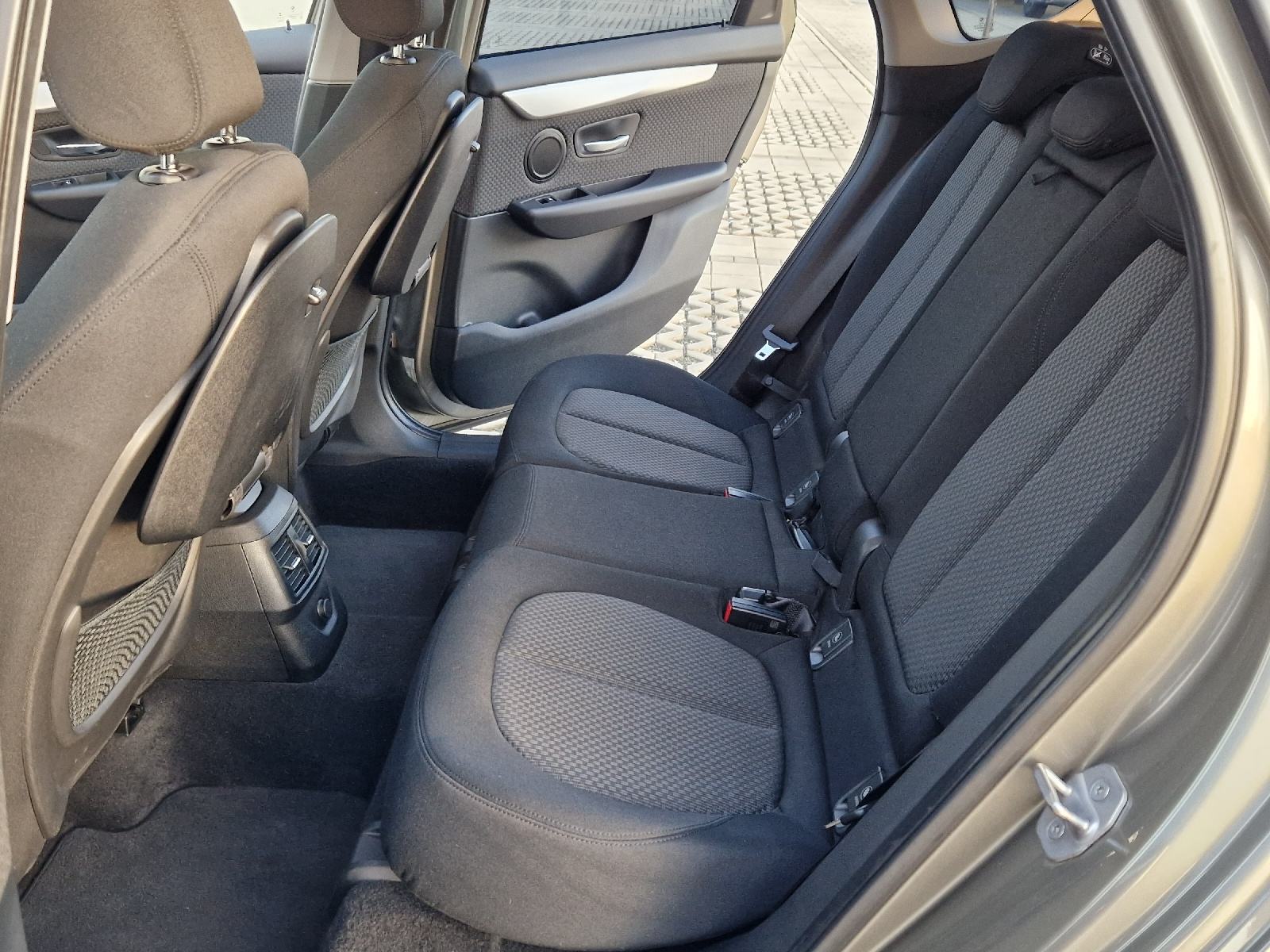 BMW 218D ACTIVE TOURER- *ORIGINAL STANJE-SERVISNA KNJIGA-REG.03/2026.*, fotografija 15