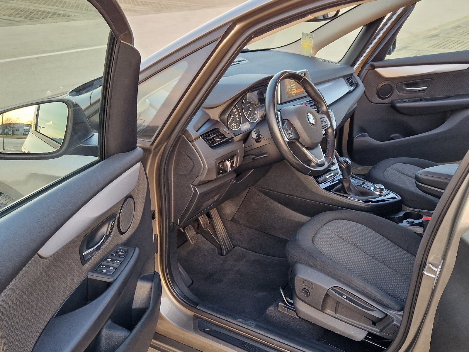 BMW 218D ACTIVE TOURER- *ORIGINAL STANJE-SERVISNA KNJIGA-REG.03/2026.*, fotografija 12