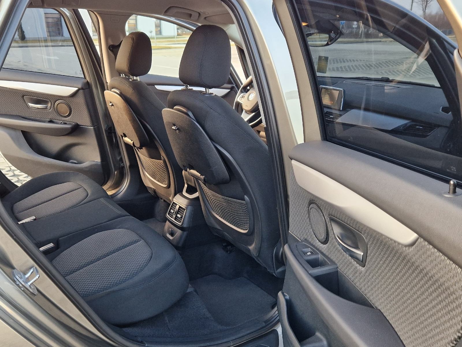 BMW 218D ACTIVE TOURER- *ORIGINAL STANJE-SERVISNA KNJIGA-REG.03/2026.*, fotografija 18