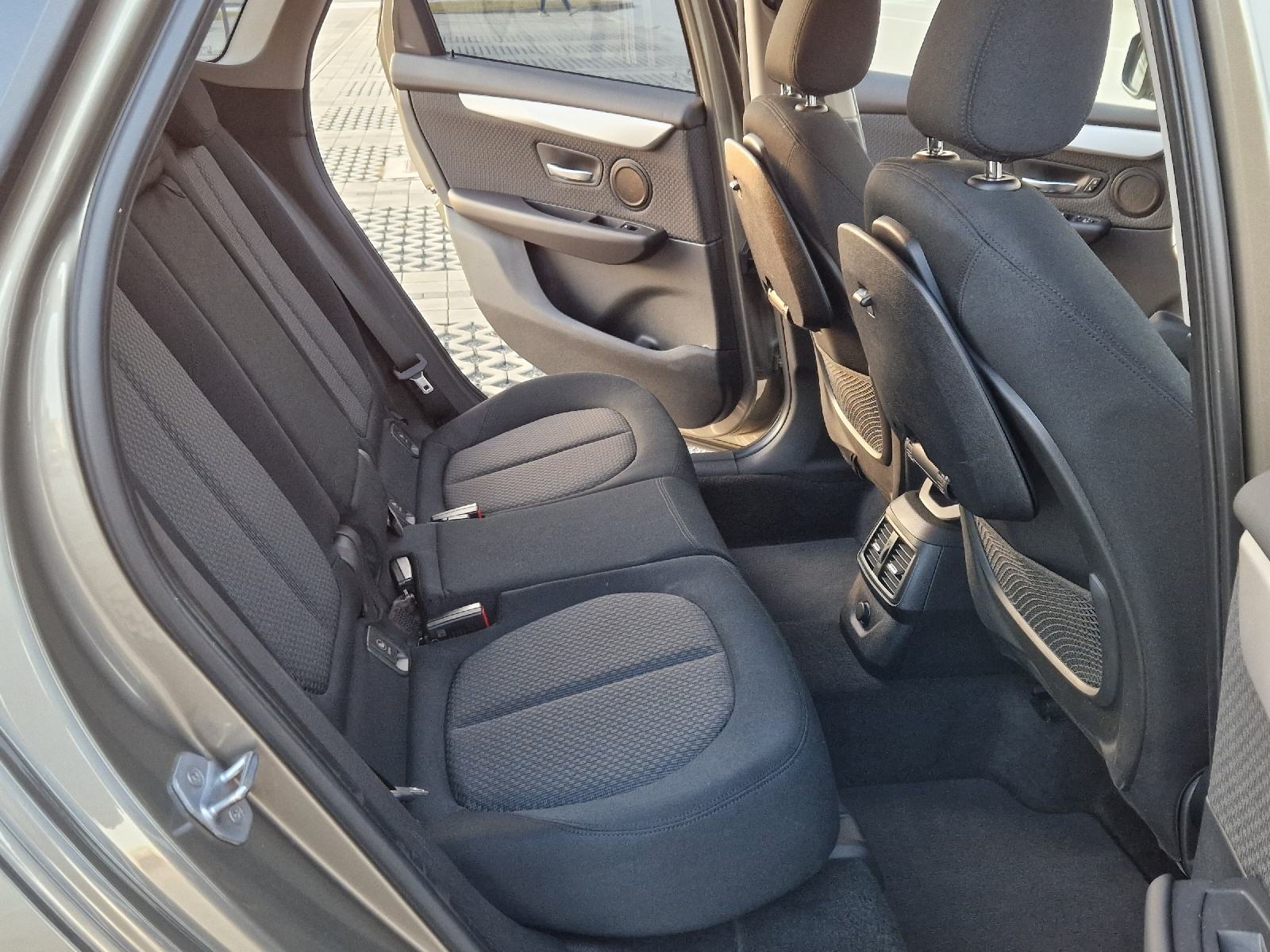 BMW 218D ACTIVE TOURER- *ORIGINAL STANJE-SERVISNA KNJIGA-REG.03/2026.*, fotografija 19