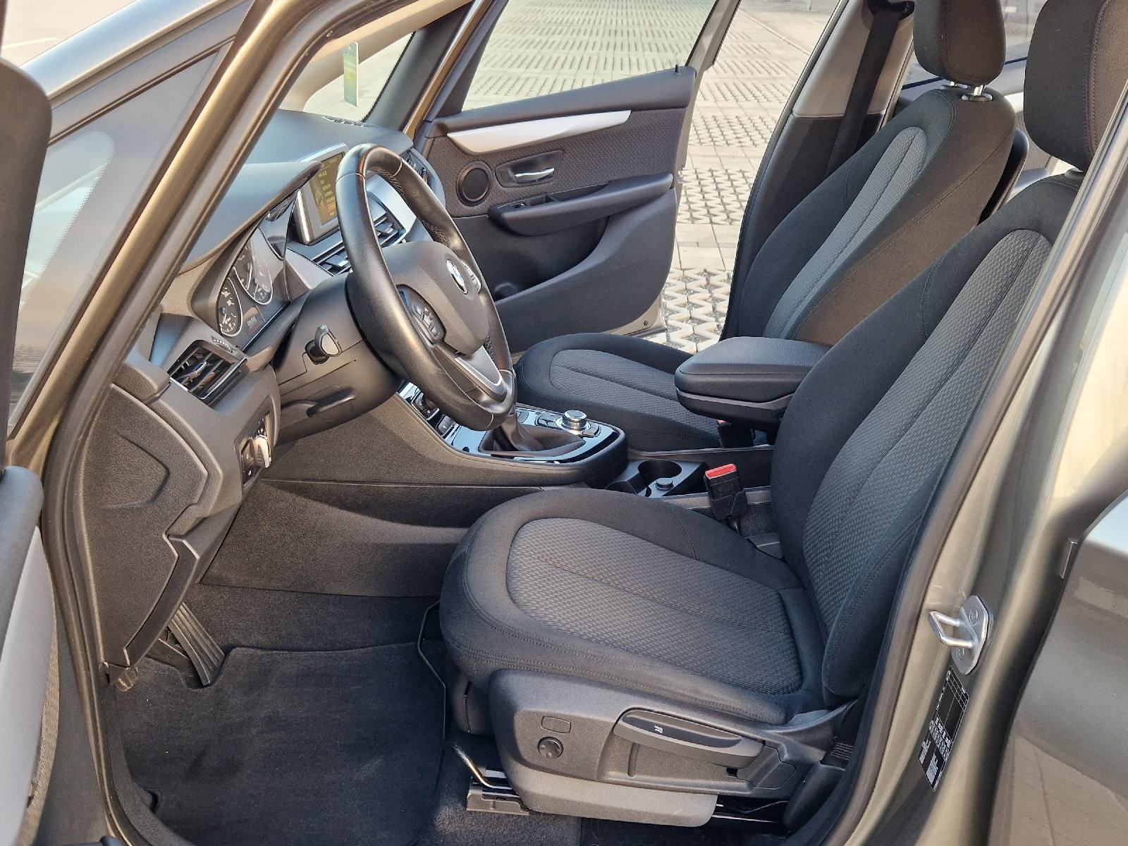 BMW 218D ACTIVE TOURER- *ORIGINAL STANJE-SERVISNA KNJIGA-REG.03/2026.*, fotografija 13