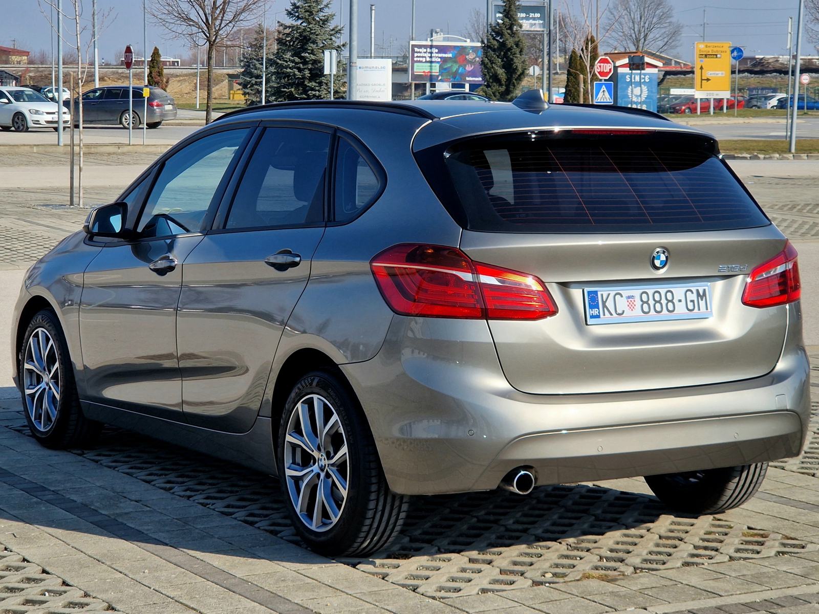BMW 218D ACTIVE TOURER- *ORIGINAL STANJE-SERVISNA KNJIGA-REG.03/2026.*, fotografija 9