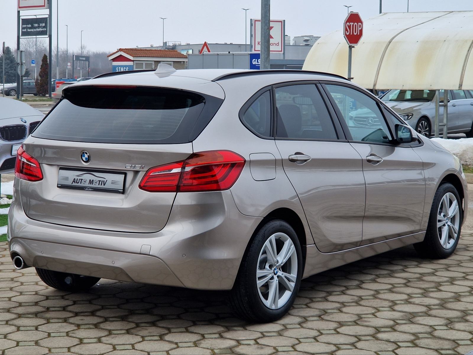 BMW 218i ACTIVE TOURER - 28.000 KM-SERVISNA-BOGATA OPREMA-REG.01/2027., fotografija 6