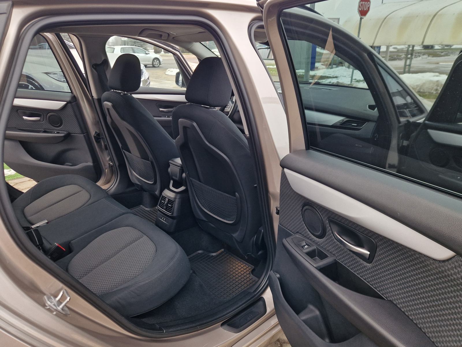 BMW 218i ACTIVE TOURER - 28.000 KM-SERVISNA-BOGATA OPREMA-REG.01/2027., fotografija 18