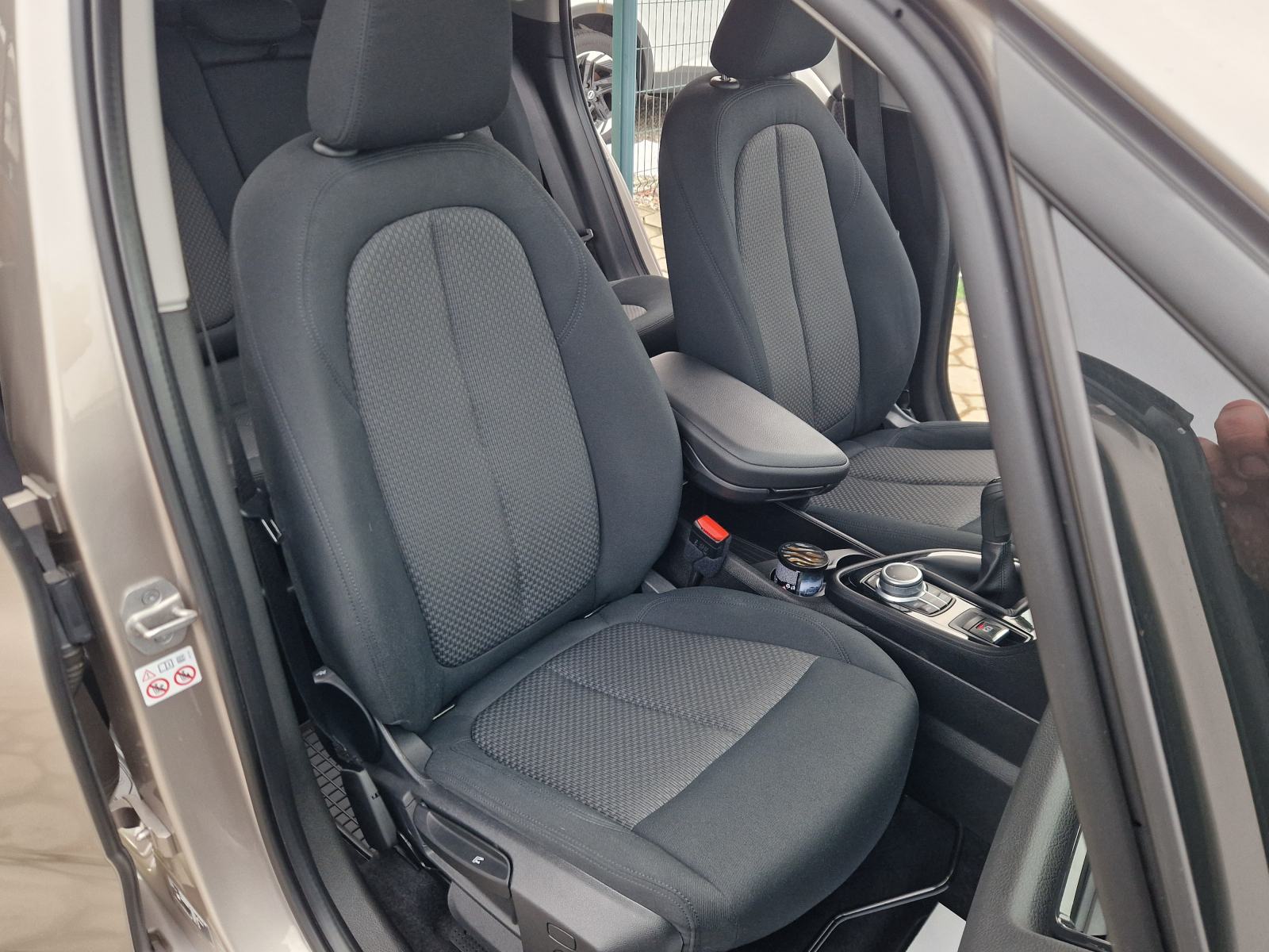 BMW 218i ACTIVE TOURER - 28.000 KM-SERVISNA-BOGATA OPREMA-REG.01/2027., fotografija 17