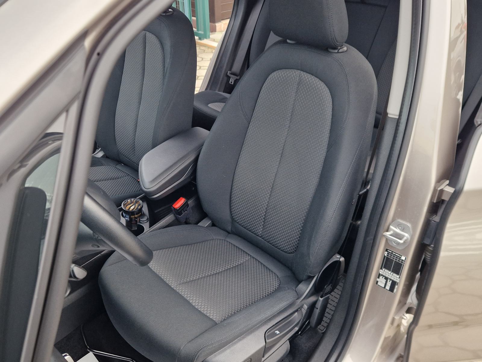BMW 218i ACTIVE TOURER - 28.000 KM-SERVISNA-BOGATA OPREMA-REG.01/2027., fotografija 12