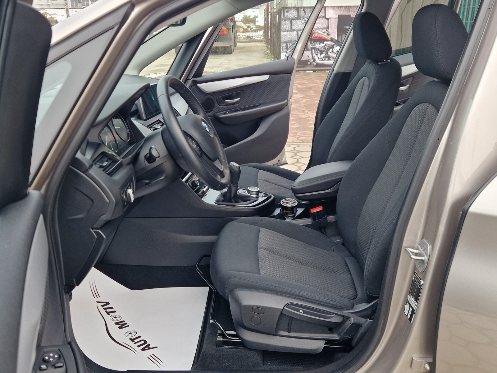 BMW 218i ACTIVE TOURER - 28.000 KM-SERVISNA-BOGATA OPREMA-REG.01/2027., fotografija 11