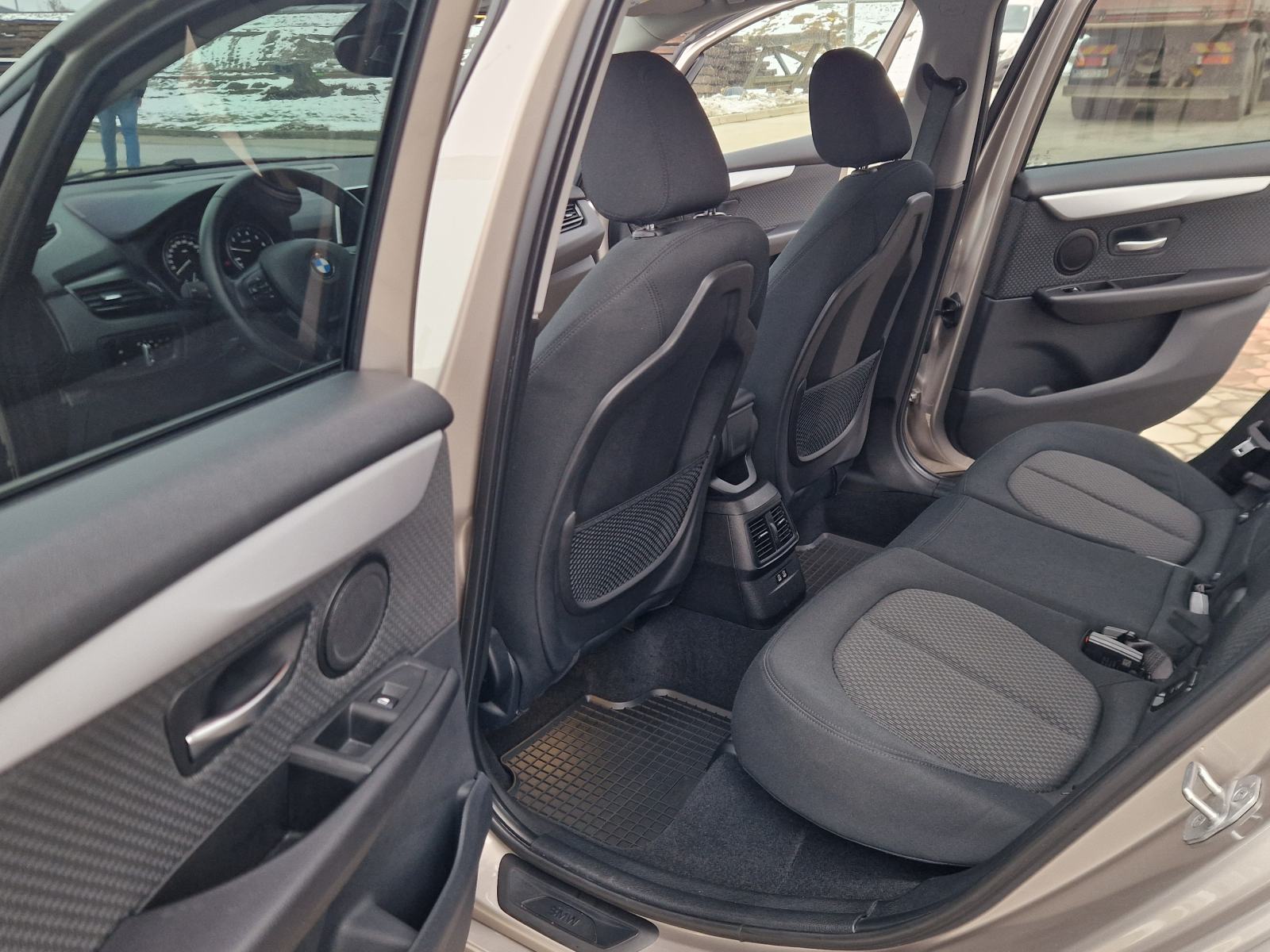 BMW 218i ACTIVE TOURER - 28.000 KM-SERVISNA-BOGATA OPREMA-REG.01/2027., fotografija 13