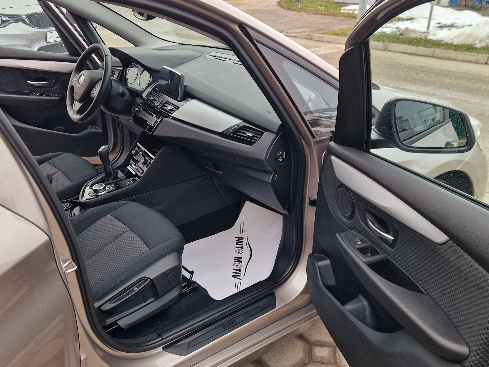 BMW 218i ACTIVE TOURER - 28.000 KM-SERVISNA-BOGATA OPREMA-REG.01/2027., fotografija 15