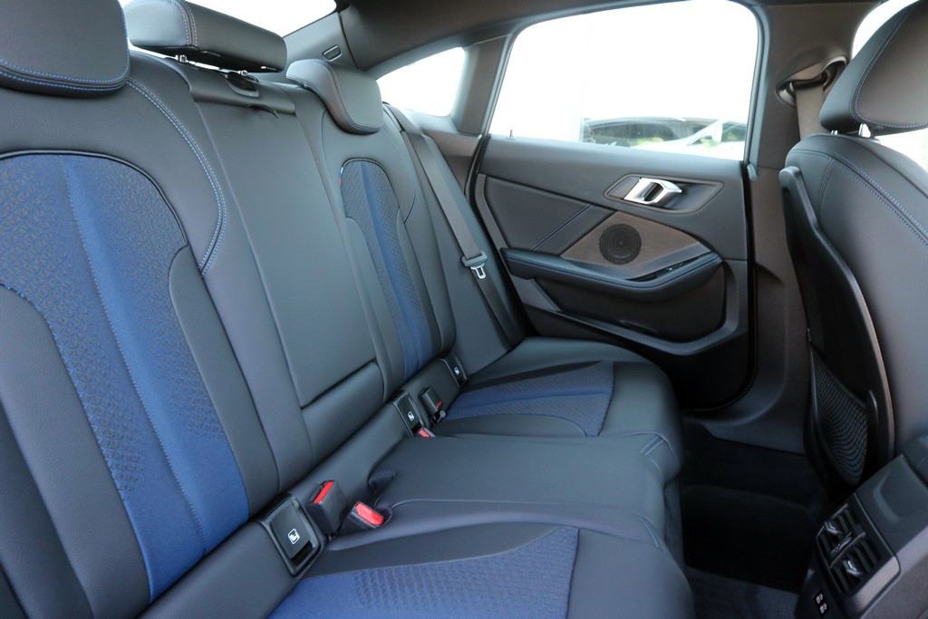BMW 218i Gran Coupe Automatik M-Sportpaket Shadow VIRTUAL, fotografija 8