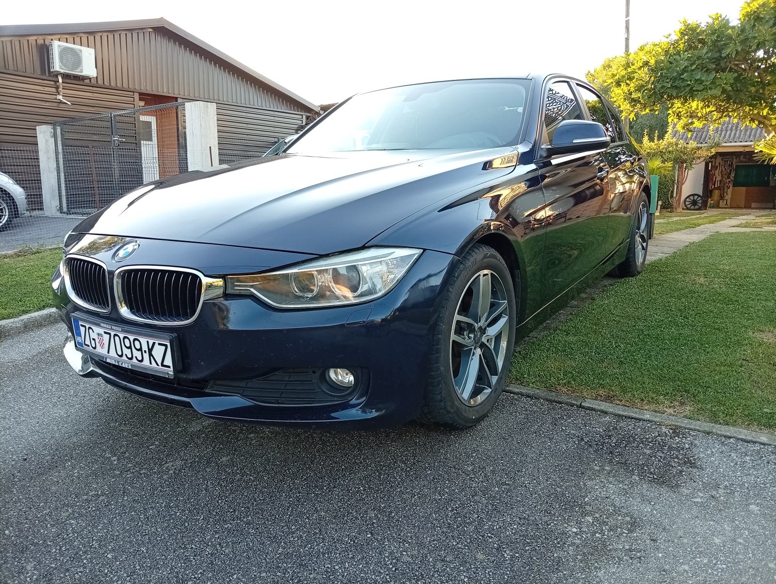 BMW 3 automatik, kuka, reg 02/27 - 6999 eura, pogled izvana - slika 1