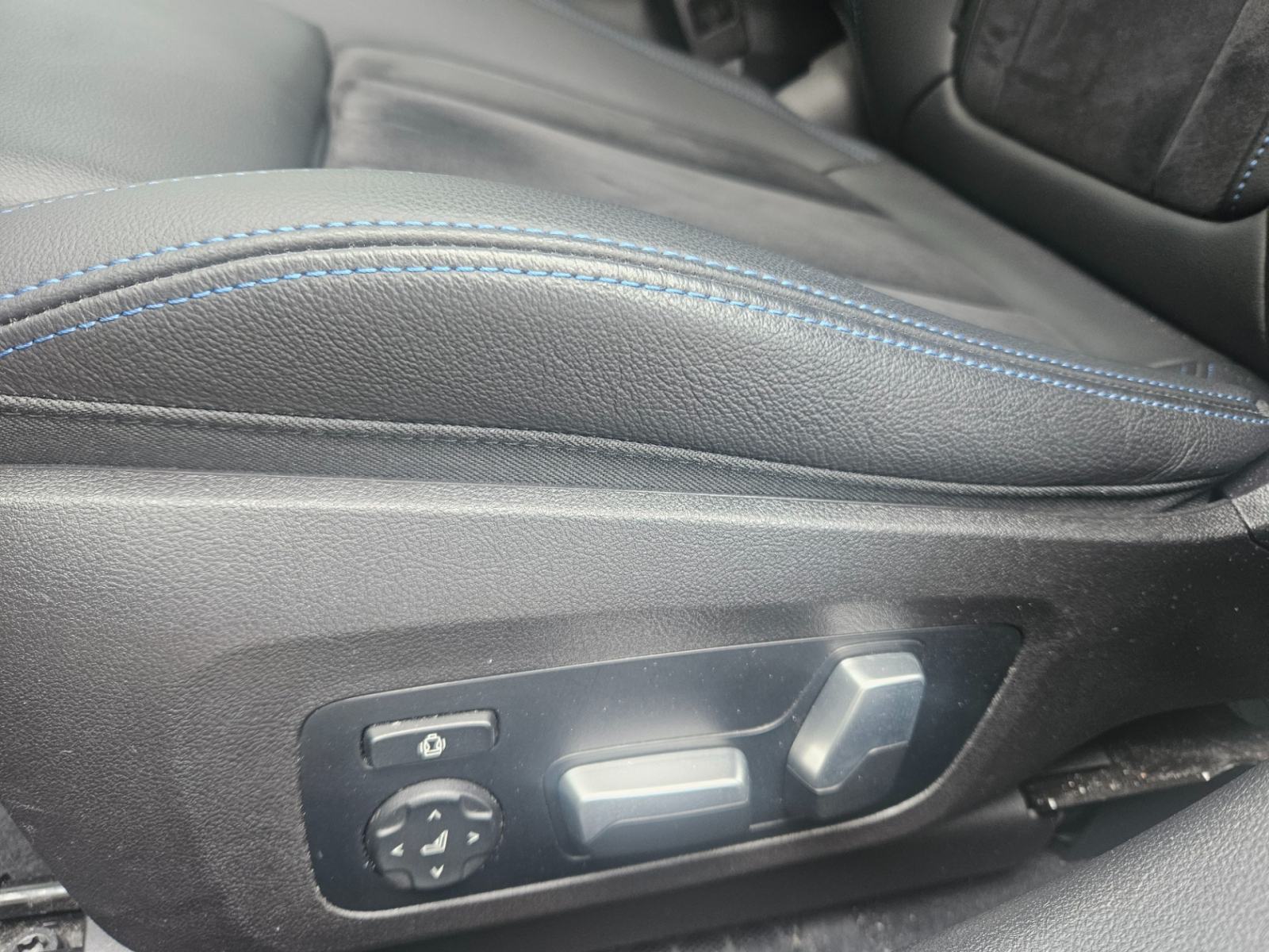 BMW 3 Series 320d xDrive Aut.25000 km,ODLIČNO STANJE!, fotografija 14