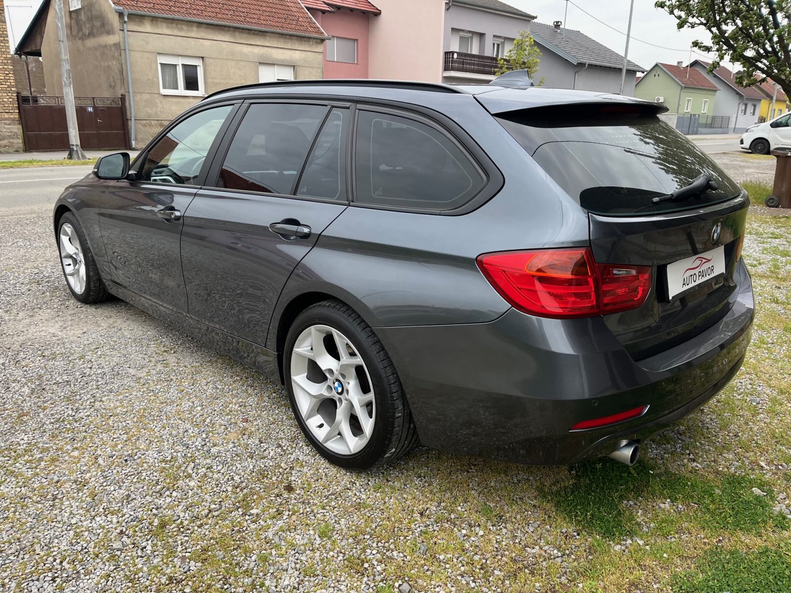 BMW 316d Touring alu 18 aut.klima navi PDC reg do 03/2027, fotografija 7