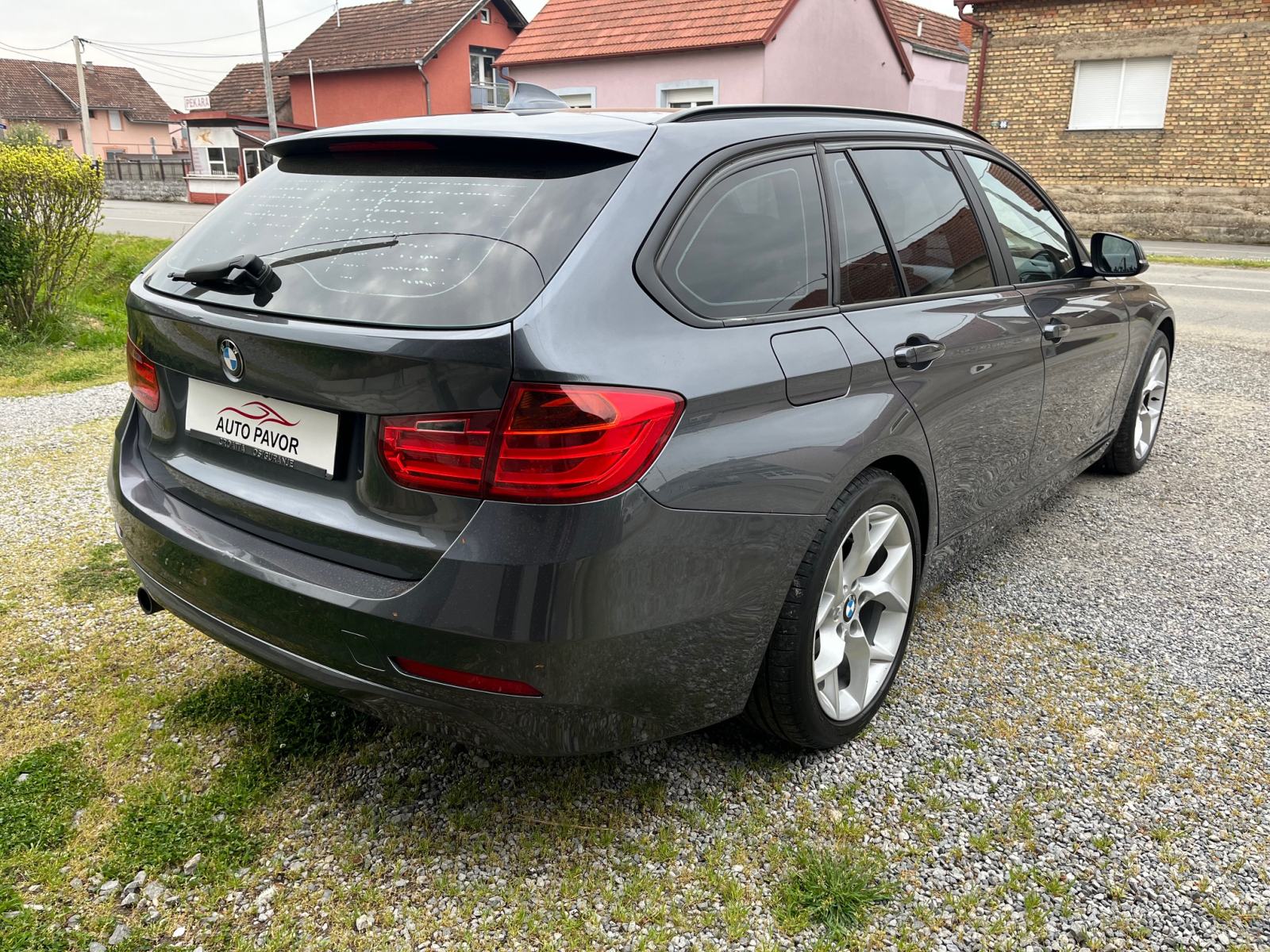 BMW 316d Touring alu 18 aut.klima navi PDC reg do 03/2027, fotografija 5