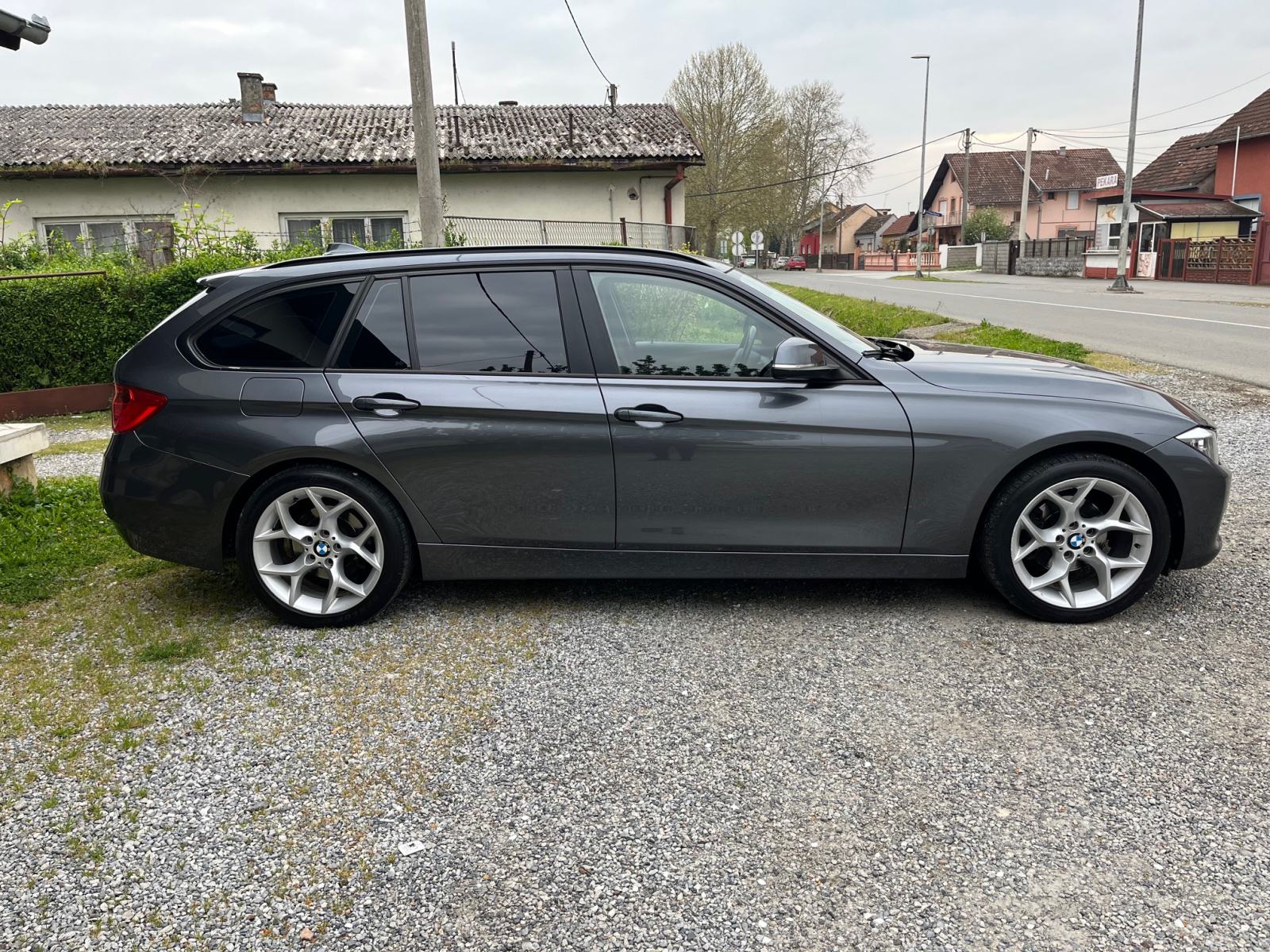 BMW 316d Touring alu 18 aut.klima navi PDC reg do 03/2027, fotografija 4