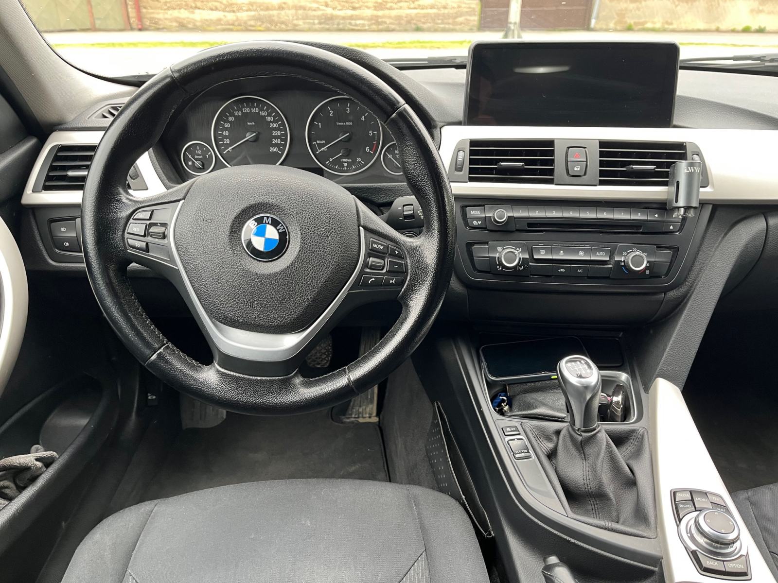 BMW 316d Touring alu 18 aut.klima navi PDC reg do 03/2027, fotografija 9