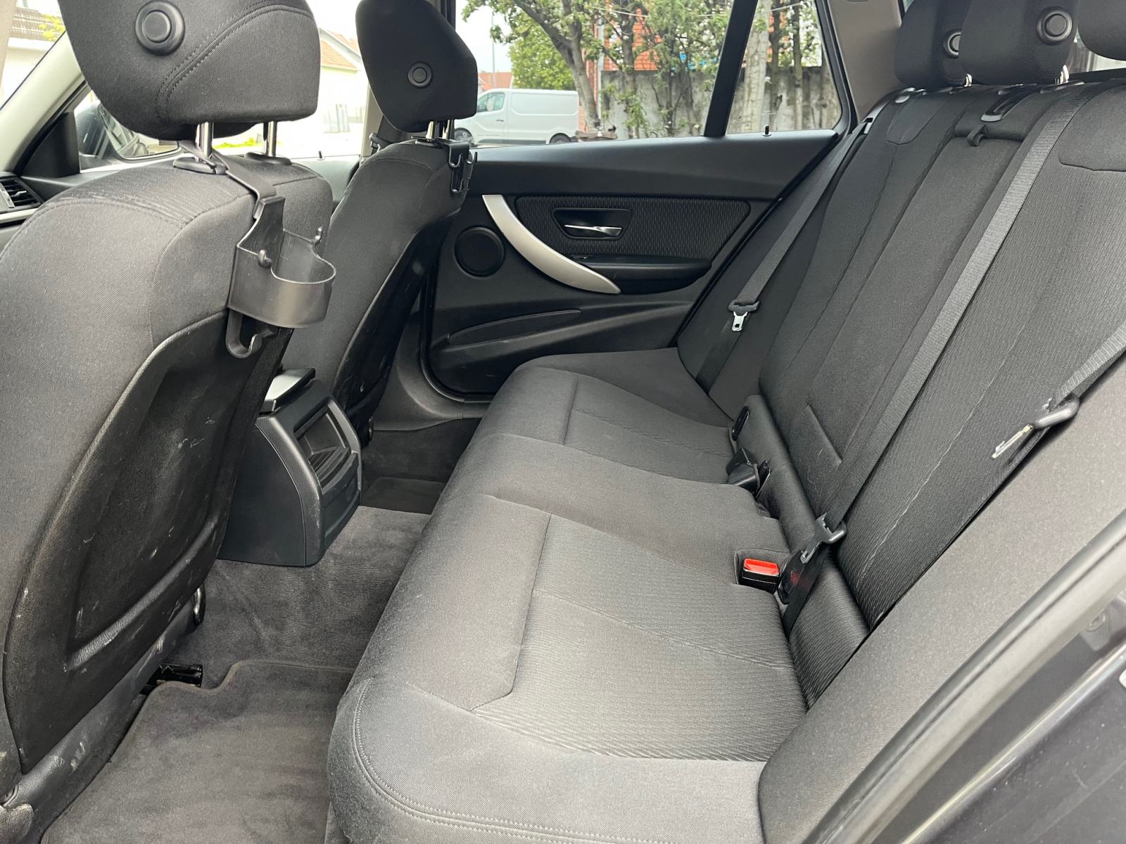BMW 316d Touring alu 18 aut.klima navi PDC reg do 03/2027, fotografija 12